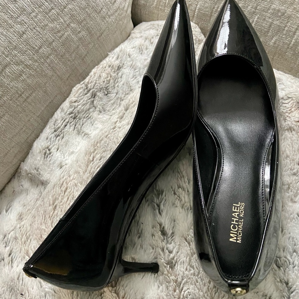 New Michael Kors kitten heel pumps